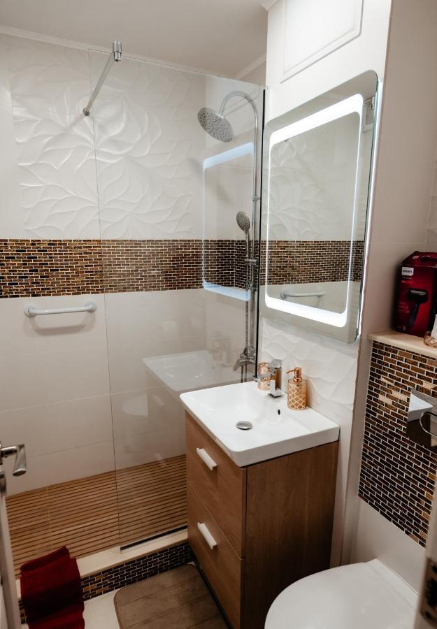 Carla'S Apart Palas-Hala Centrala 1 Bedroom, Airport Shuttle 이아시 외부 사진