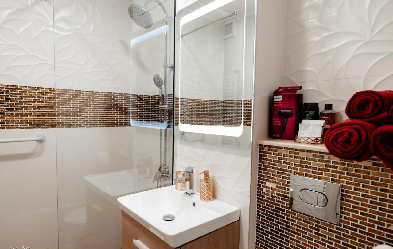 Carla'S Apart Palas-Hala Centrala 1 Bedroom, Airport Shuttle 이아시 외부 사진