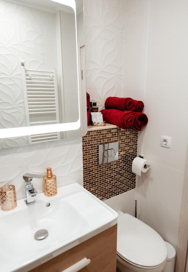 Carla'S Apart Palas-Hala Centrala 1 Bedroom, Airport Shuttle 이아시 외부 사진